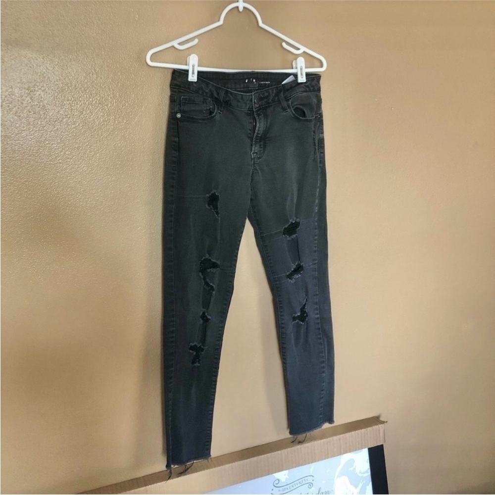 Old Navy Rockstar Skinny Distressed Black Jean Size 8R